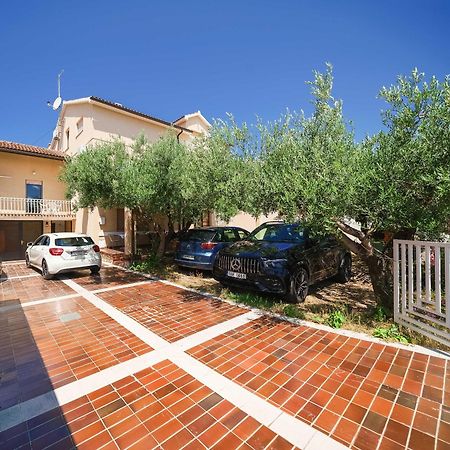 Apartment And Rooms Mrkovic Vodice Exterior foto